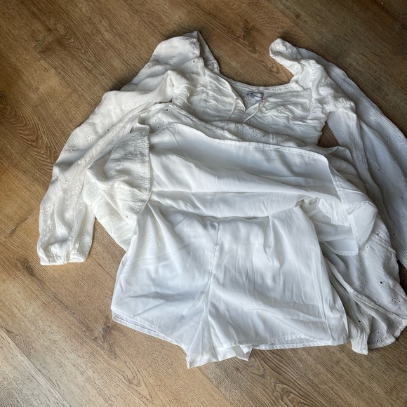 Hollister White Eyelet Long Sleeve Romper Dress - Picture 5 of 8